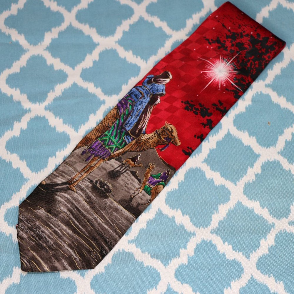 Hallmark holiday tie